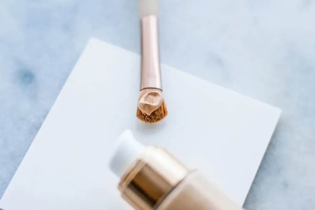 Czym nakładać krem bb, aby uzyskać idealny efekt na skórze?