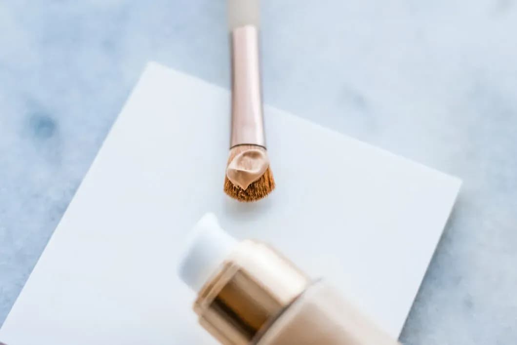 Czym nakładać krem bb, aby uzyskać idealny efekt na skórze?