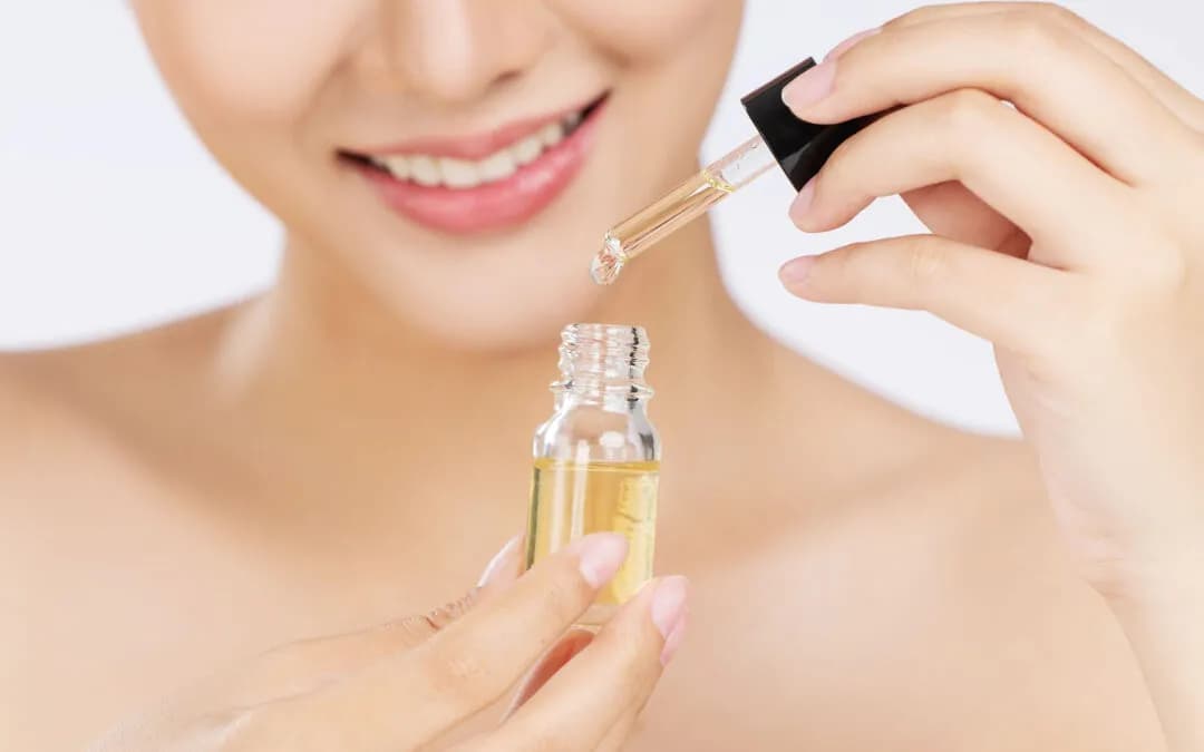 Kiedy używać serum do twarzy, aby maksymalnie poprawić efekty pielęgnacji