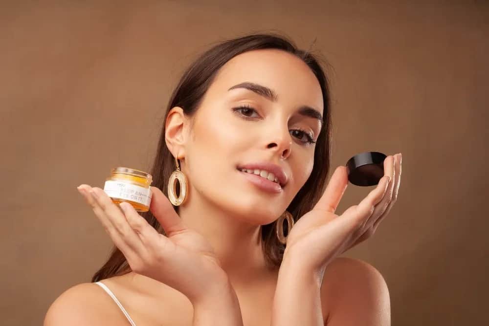 Czy serum do twarzy można stosować pod oczy? Sprawdź ryzyko i bezpieczeństwo